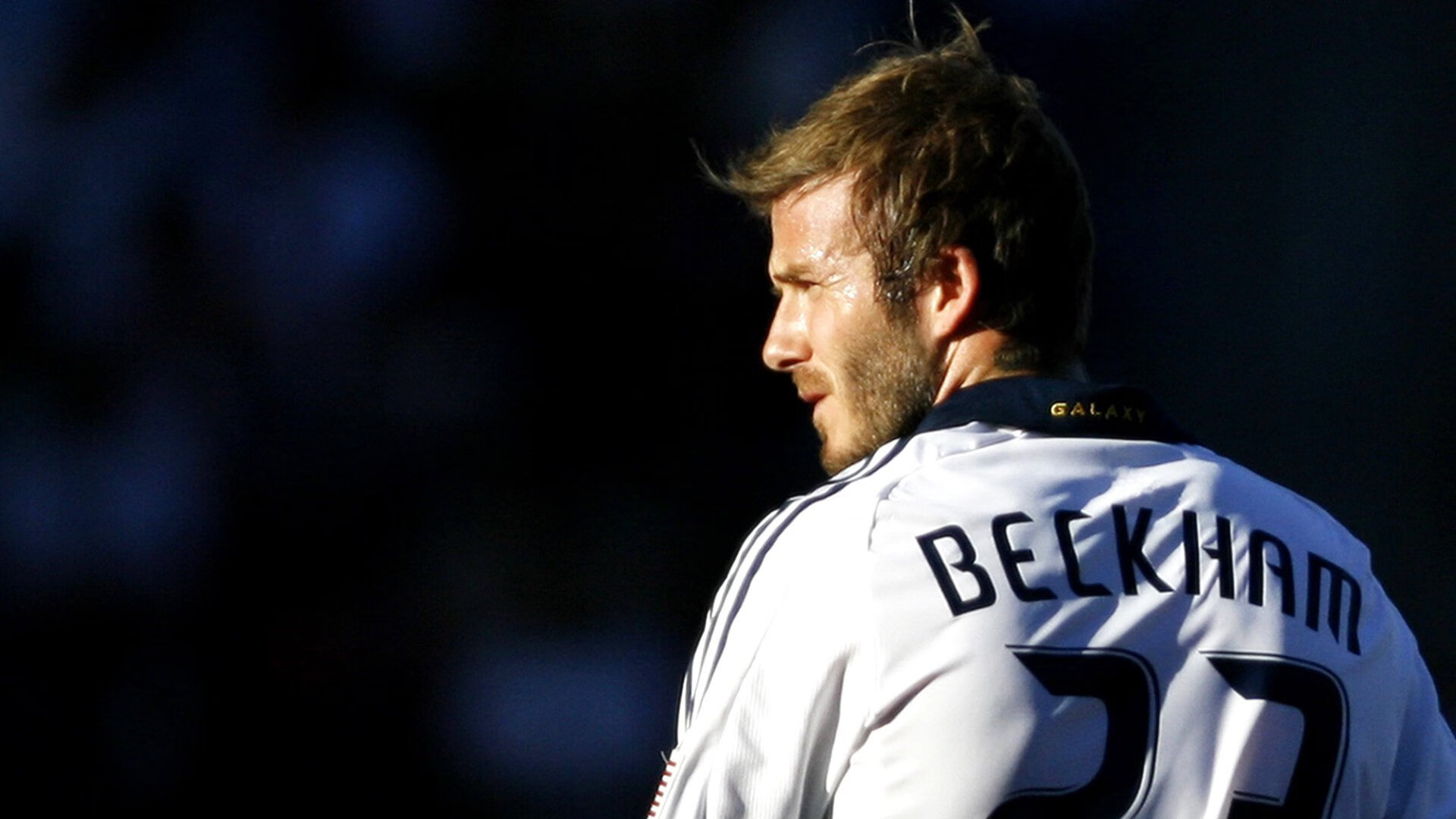 “英超新星崭露头角,引领球队冲击高位”,英超足球新秀